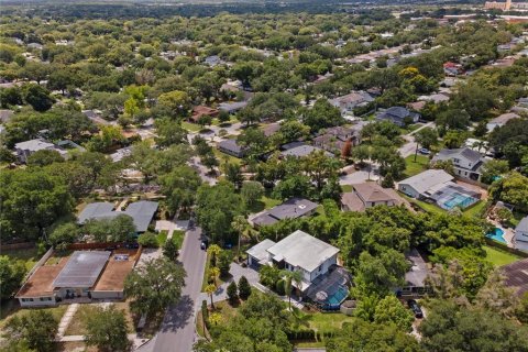 House in Winter Park, Florida 5 bedrooms, 314.2 sq.m. № 2107390 - photo 16