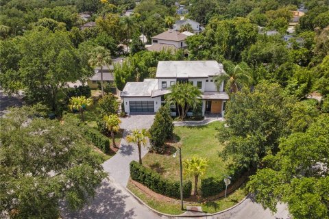 House in Winter Park, Florida 5 bedrooms, 314.2 sq.m. № 2107390 - photo 12