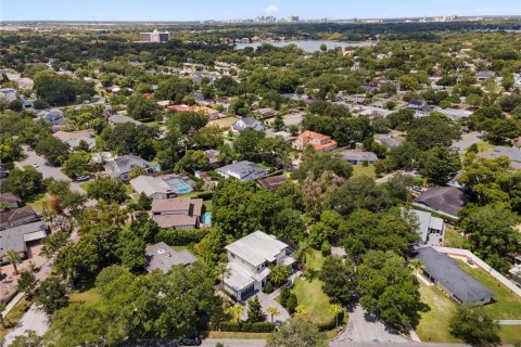 House in Winter Park, Florida 5 bedrooms, 314.2 sq.m. № 2107390 - photo 18