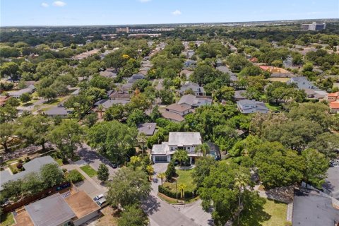 House in Winter Park, Florida 5 bedrooms, 314.2 sq.m. № 2107390 - photo 17