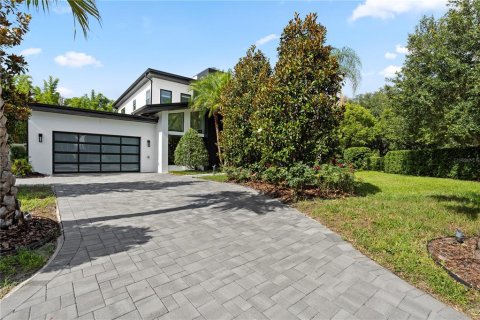 House in Winter Park, Florida 5 bedrooms, 314.2 sq.m. № 2107390 - photo 10