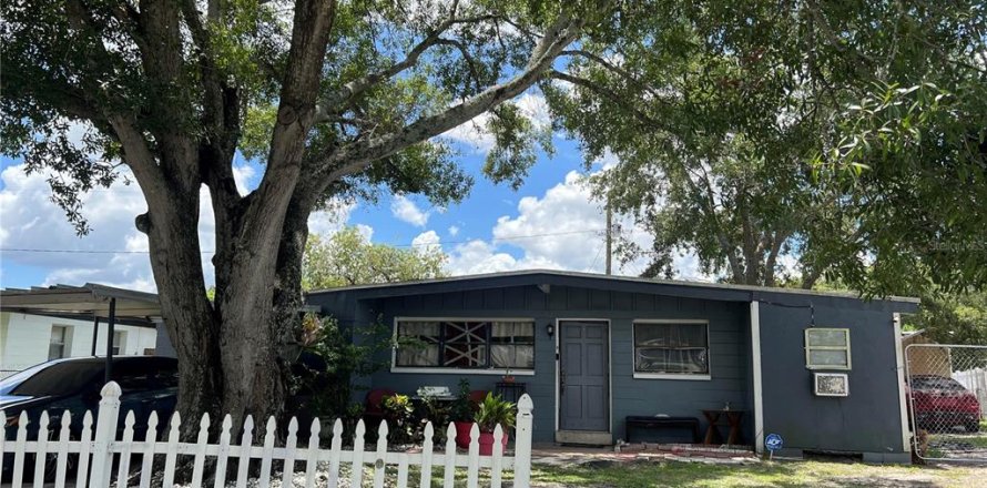 House in Tampa, Florida 4 bedrooms, 116.69 sq.m. № 1287959