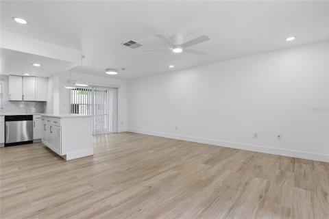 Appartement à louer à Punta Gorda, Floride: 2 chambres, 78.97 m2 № 2213586 - photo 6