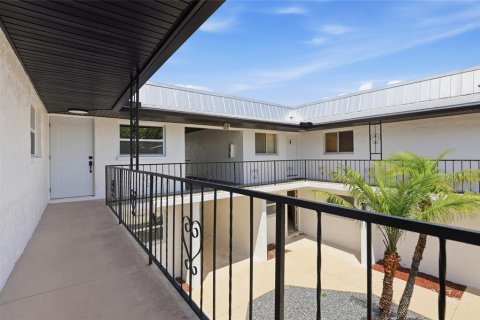 Appartement à louer à Punta Gorda, Floride: 2 chambres, 78.97 m2 № 2213586 - photo 4