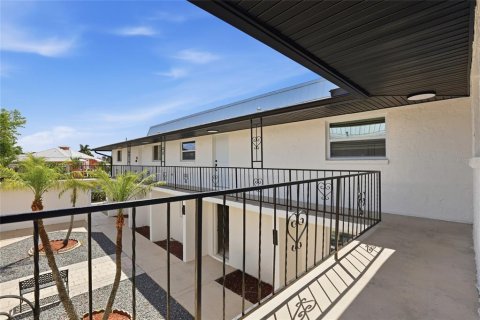 Appartement à louer à Punta Gorda, Floride: 2 chambres, 78.97 m2 № 2213586 - photo 2