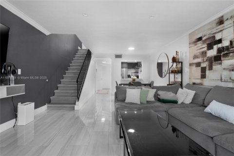 Купить кондоминиум в Майами, Флорида 2 спальни, 95.32м2, № 1921624 - фото 2