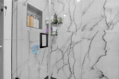 Купить кондоминиум в Майами, Флорида 2 спальни, 95.32м2, № 1921624 - фото 18