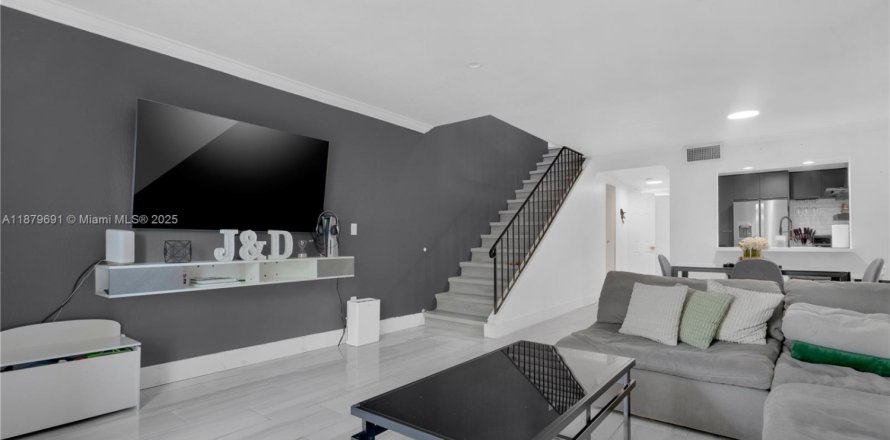 Кондоминиум с 2 спальнями в Майами, Флорида № 1921624