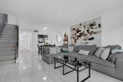 Купить кондоминиум в Майами, Флорида 2 спальни, 95.32м2, № 1921624 - фото 11