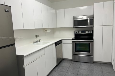 Copropriété à louer à Bal Harbour, Floride: 1 chambre, 94.3 m2 № 1968321 - photo 15