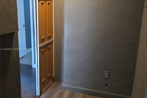 Villa ou maison à louer à Miami, Floride: 1 chambre, 55.74 m2 № 1987319 - photo 10