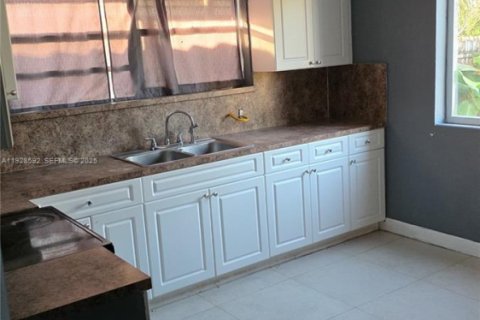 Villa ou maison à louer à Miami, Floride: 1 chambre, 55.74 m2 № 1987319 - photo 3