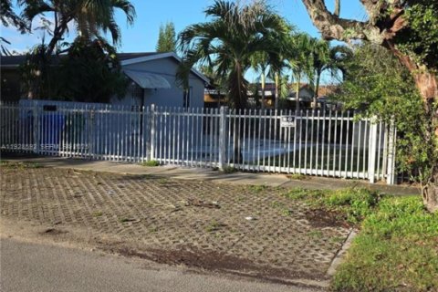 Villa ou maison à louer à Miami, Floride: 1 chambre, 55.74 m2 № 1987319 - photo 1