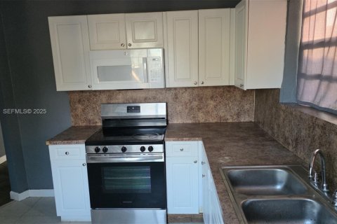 Villa ou maison à louer à Miami, Floride: 1 chambre, 55.74 m2 № 1987319 - photo 4