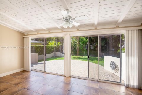 Villa ou maison à louer à Coral Gables, Floride: 3 chambres, 121.52 m2 № 1975897 - photo 4