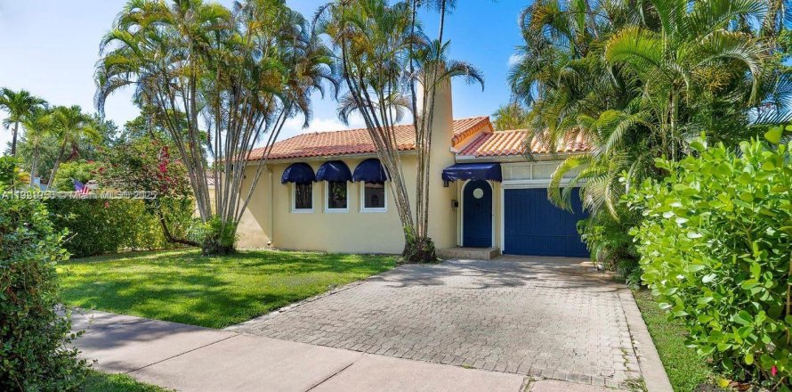 Villa ou maison à Coral Gables, Floride 3 chambres, 121.52 m2 № 1975897