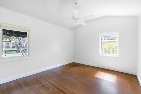 Villa ou maison à louer à Coral Gables, Floride: 3 chambres, 121.52 m2 № 1975897 - photo 9