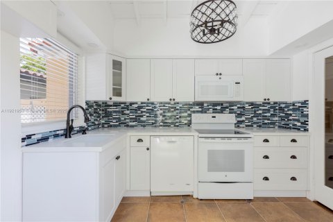 Villa ou maison à louer à Coral Gables, Floride: 3 chambres, 121.52 m2 № 1975897 - photo 5