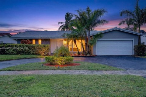 House in Hollywood, Florida 3 bedrooms, 174.28 sq.m. № 2003571
