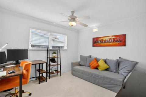 Villa ou maison à vendre à Hollywood, Floride: 3 chambres, 174.28 m2 № 2003571 - photo 27