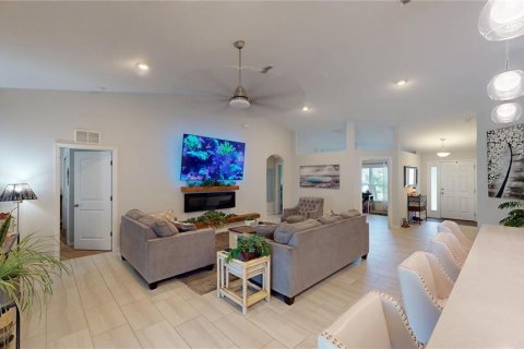Casa en venta en Palm Coast, Florida, 5 dormitorios, 228.91 m2 № 2354210 - foto 13