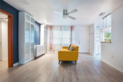 Villa ou maison à vendre à Lakeland, Floride: 2 chambres, 115.94 m2 № 2389399 - photo 11