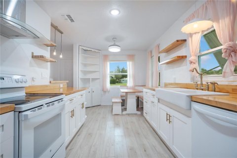 Villa ou maison à vendre à Lakeland, Floride: 2 chambres, 115.94 m2 № 2389399 - photo 4