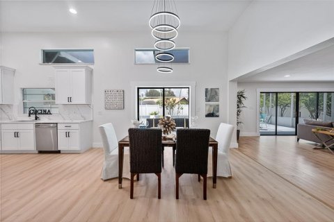 House in Tampa, Florida 5 bedrooms, 278.52 sq.m. № 1872960 - photo 10