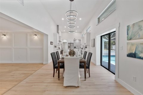 House in Tampa, Florida 5 bedrooms, 278.52 sq.m. № 1872960 - photo 12