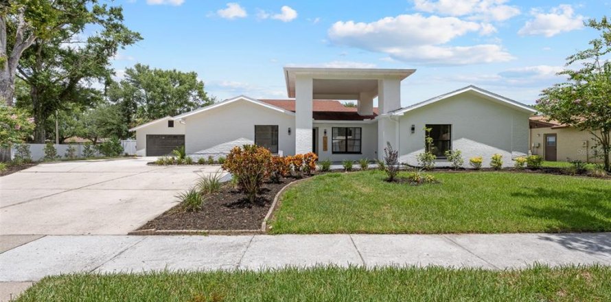House in Tampa, Florida 5 bedrooms, 278.52 sq.m. № 1872960