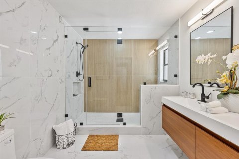 House in Tampa, Florida 5 bedrooms, 278.52 sq.m. № 1872960 - photo 18