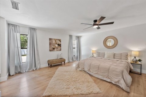 House in Tampa, Florida 5 bedrooms, 278.52 sq.m. № 1872960 - photo 16