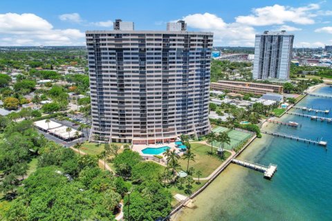 Condominio en venta en West Palm Beach, Florida, 2 dormitorios, 116.13 m2 № 775203 - foto 1