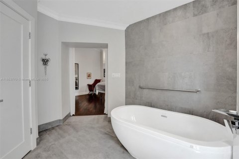 House in Dania Beach, Florida 5 bedrooms, 262.63 sq.m. № 1874246 - photo 26