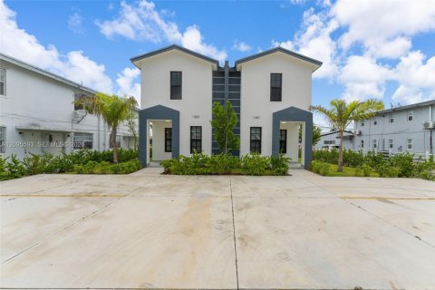 Immobilier commercial à vendre à Florida City, Floride: 239.87 m2 № 2385221 - photo 2