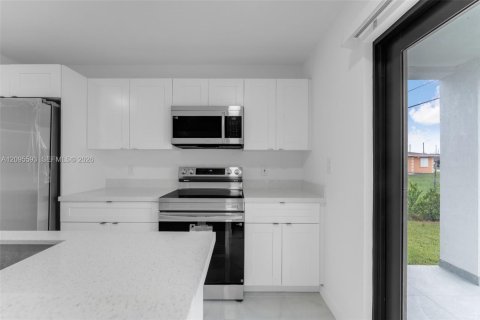 Immobilier commercial à vendre à Florida City, Floride: 239.87 m2 № 2385221 - photo 10