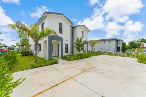 Immobilier commercial à Florida City, Floride 239.87 m2 № 2385221