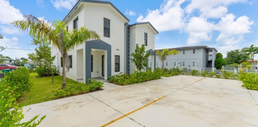 Immobilier commercial à Florida City, Floride 239.87 m2 № 2385221