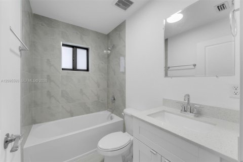 Immobilier commercial à vendre à Florida City, Floride: 239.87 m2 № 2385221 - photo 18