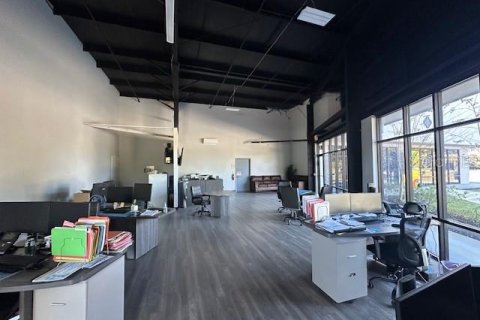 Commercial property in Orlando, Florida 2098.1 sq.m. № 1679394 - photo 11