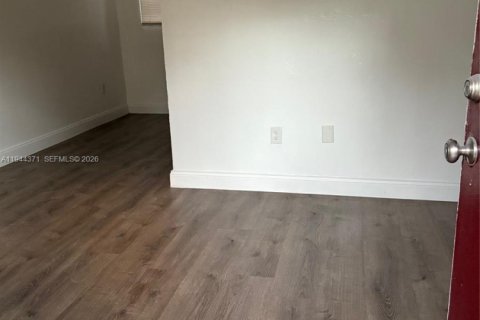 Apartment in Miami, Florida 2 bedrooms, 69.68 sq.m. № 2001576