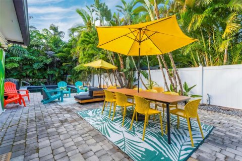 House in Wilton Manors, Florida 4 bedrooms, 205.13 sq.m. № 1994868 - photo 4