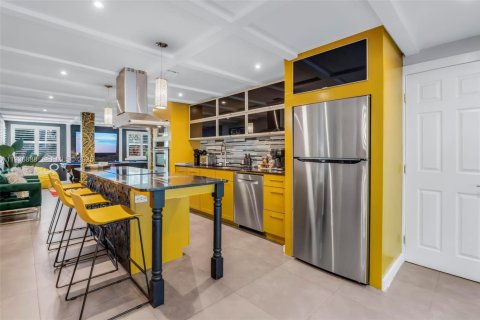 House in Wilton Manors, Florida 4 bedrooms, 205.13 sq.m. № 1994868 - photo 16