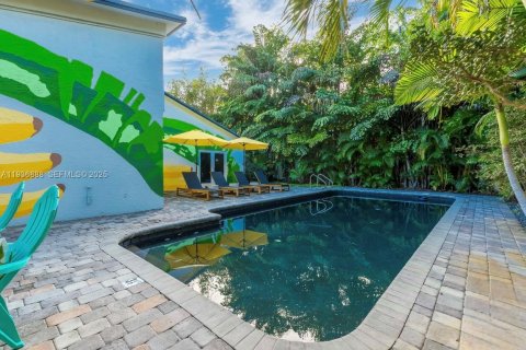 House in Wilton Manors, Florida 4 bedrooms, 205.13 sq.m. № 1994868 - photo 3