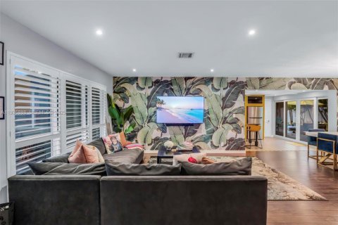 House in Wilton Manors, Florida 4 bedrooms, 205.13 sq.m. № 1994868 - photo 10