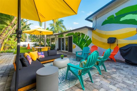 House in Wilton Manors, Florida 4 bedrooms, 205.13 sq.m. № 1994868 - photo 5