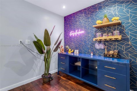 House in Wilton Manors, Florida 4 bedrooms, 205.13 sq.m. № 1994868 - photo 8