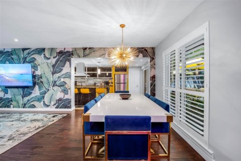 House in Wilton Manors, Florida 4 bedrooms, 205.13 sq.m. № 1994868 - photo 14