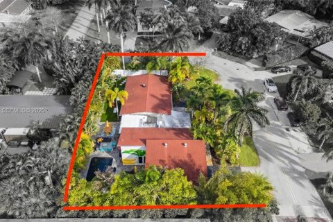 House in Wilton Manors, Florida 4 bedrooms, 205.13 sq.m. № 1994868 - photo 7