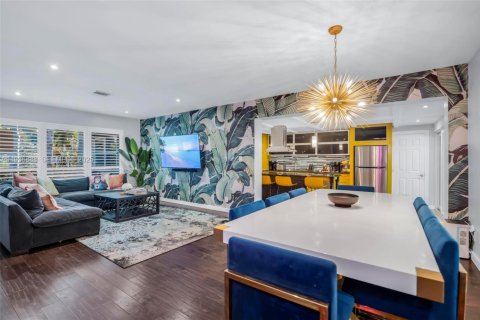 House in Wilton Manors, Florida 4 bedrooms, 205.13 sq.m. № 1994868 - photo 13